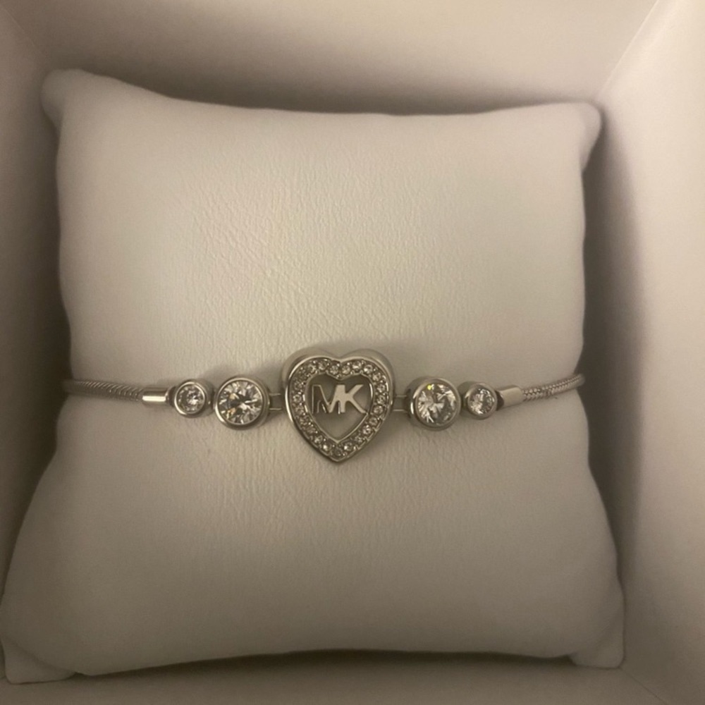 Michael Kors Silver Heart Slider Bracelet BNIB - Picture 2 of 7